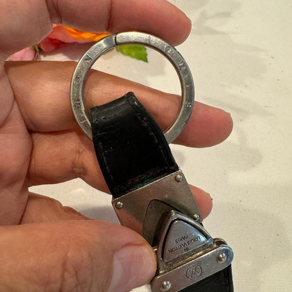 Authentic Louis Vuitton key ring - Picture 6 of 6